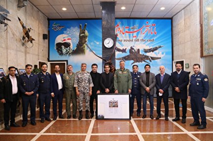 تجلیل فدراسیون فوتبال از دو خلبان شهید ارتش جمهوری اسلامی