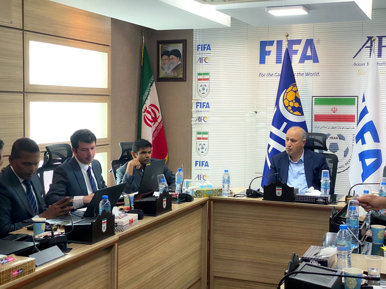 آغاز جلسه نمایندگان AFC با رییس و مدیران دپارتمانهای فدراسیون آغاز جلسه نمایندگان AFC با رییس و مدیران دپارتمانهای فدراسیون