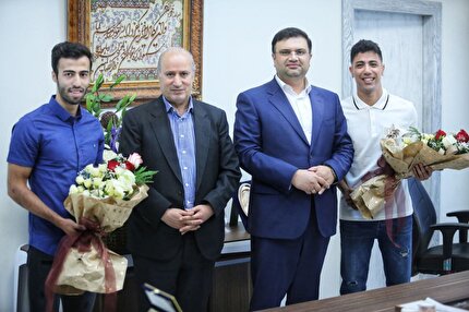 اهدا لوح به دو بازیکن لژیونر فوتسال