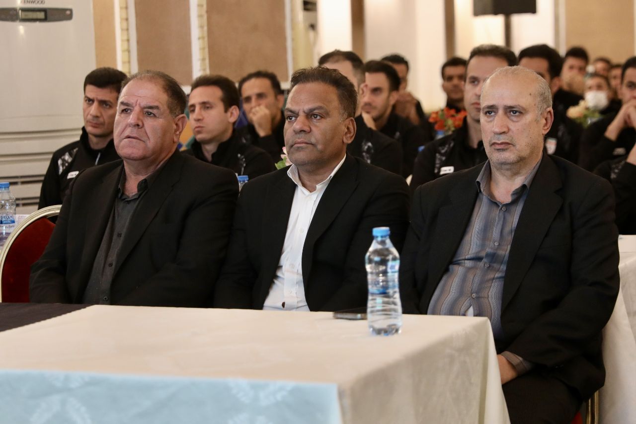تاج در جمع مدیران باشگاههای یزدی: باید به باشگاه بازیکنساز مزیت بدهیم/ یزد را باید در فوتبالساحلی جهانی دخالت بدهیم تاج در جمع مدیران باشگاههای یزدی: باید به باشگاه بازیکنساز مزیت بدهیم/ یزد را باید در فوتبالساحلی جهانی دخالت بدهیم