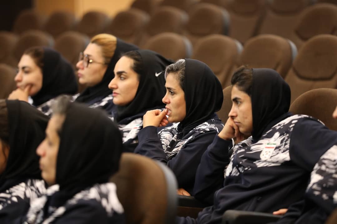 برگزاری دوره های مربیگری فوتسال و فوتبال بانوان