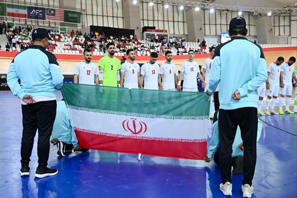 یک تیم در سالن دنبال شادی یک ملت در ایران