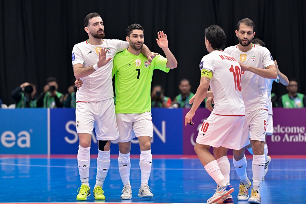 تماس تلفنی وزیر ورزش با قهرمانان فوتسال آسیا