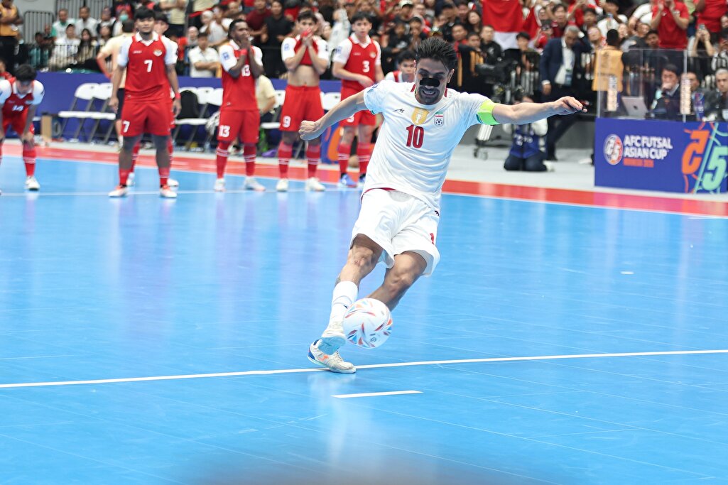 کاپیتان؛ قهرمان نقاب‌دار