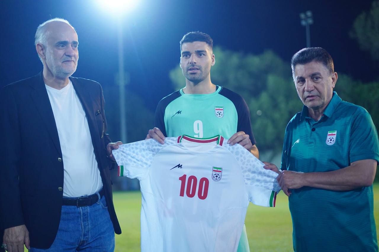 پیراهن «یکصد» بر تن طارمی پیراهن «یکصد» بر تن طارمی