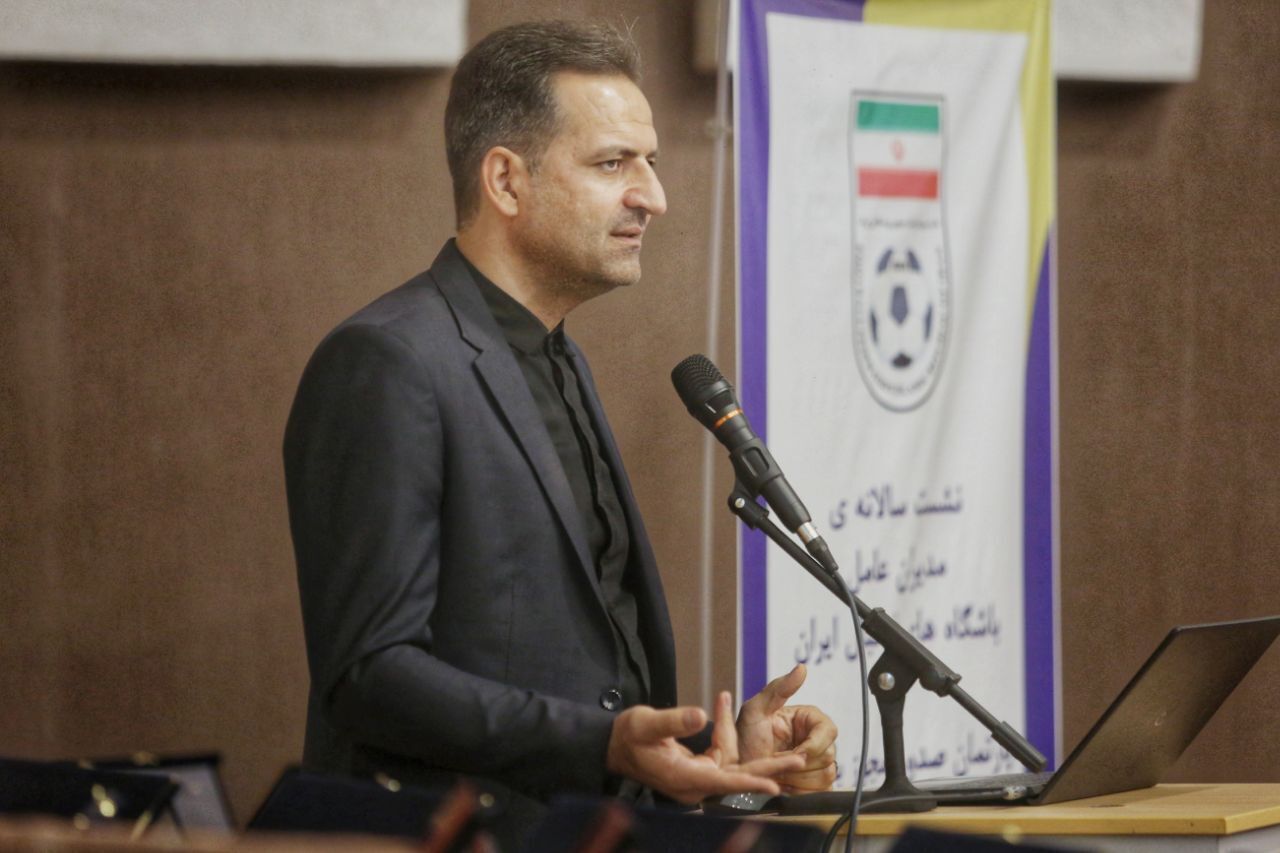 زارعی: باشگاههای فوتبال نباید در رشتههای دیگر فعال باشند