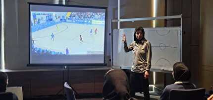 جلسه تئوری و آنالیز دیدار ایتالیا – برزیل با توضیحات دقیق کادر فنی برای بازیکنان تیم ملی